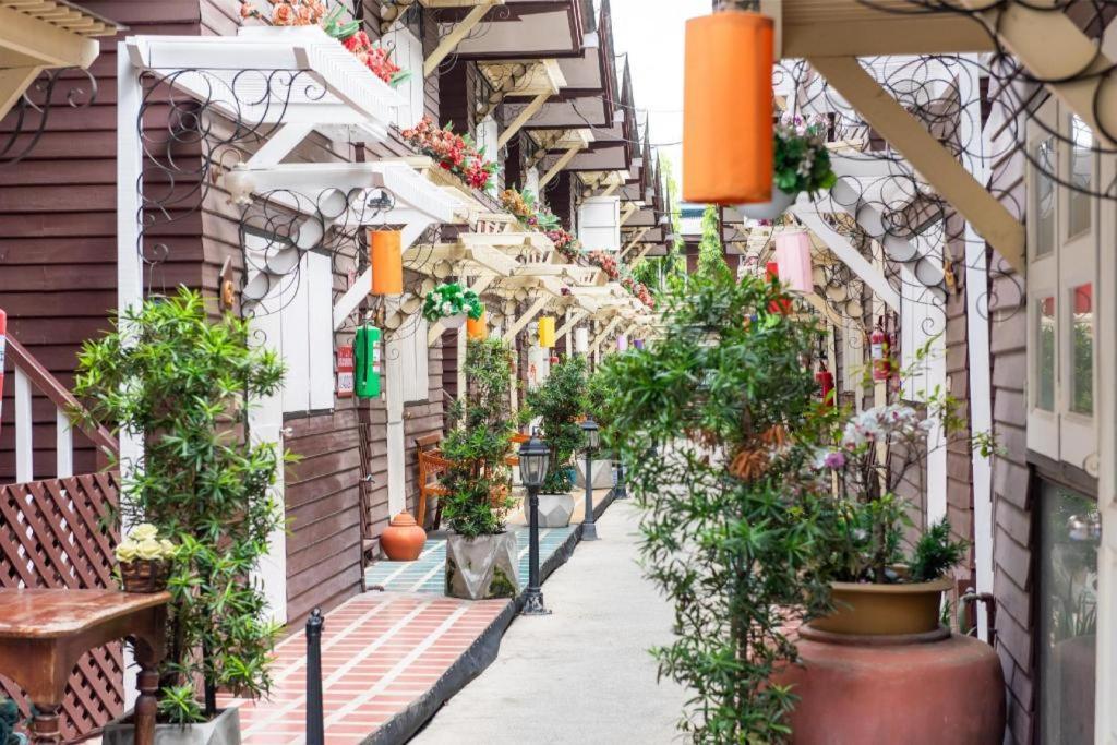 Resort Bangphlat Бангкок Экстерьер фото
